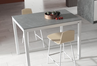 CONJUNTO MESA DE COCINA FIJA LEO ENCIMERA PORCELANICO CON SILLAS Y TABURETES.BAILEN